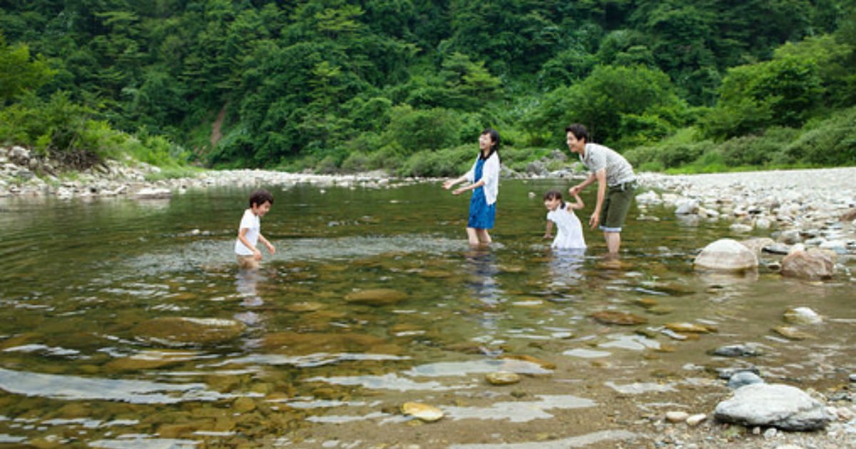 lefrf15039928.jpg?resize=412,275 - "목숨 걸고 구해줬더니" ... 계곡에서 물에 빠진 '아이' 구해주자 '부모'가 보인 반응