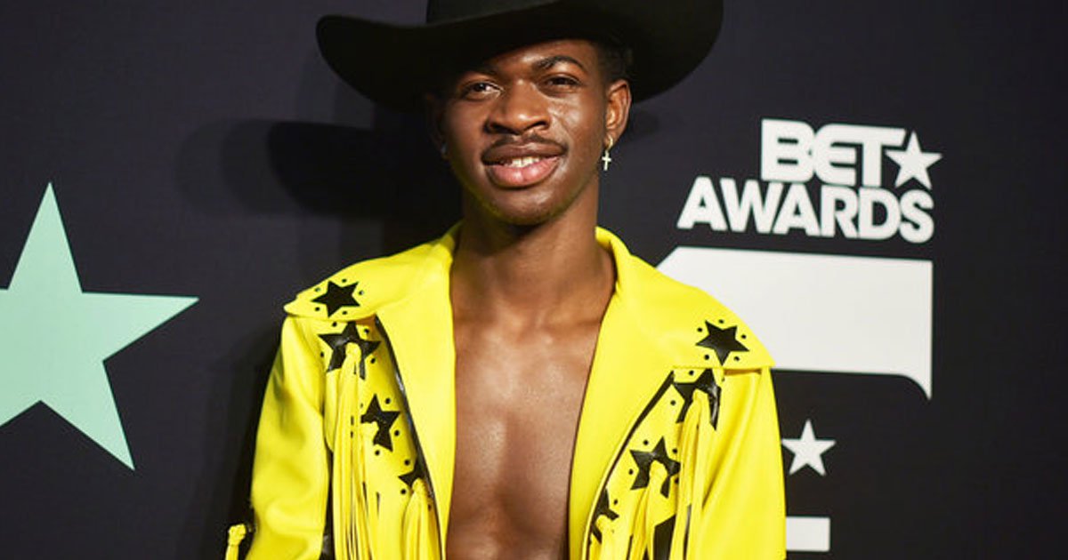 lil nas xs old town road broke billboards singles record.jpg?resize=412,275 - Le record de vente country battu par Lil Nas X