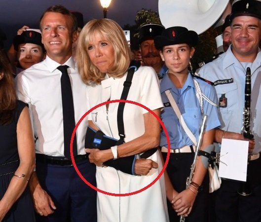 macron.jpeg?resize=412,232 - Madame Macron s'est luxé l'épaule après une chute sur un bateau