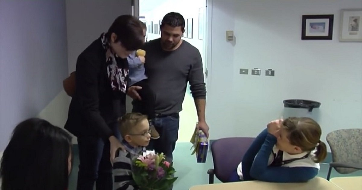 n3.jpg?resize=412,275 - 4-Year-Old Boy Reunited With The NICU Nurse Who Helped Save His Life