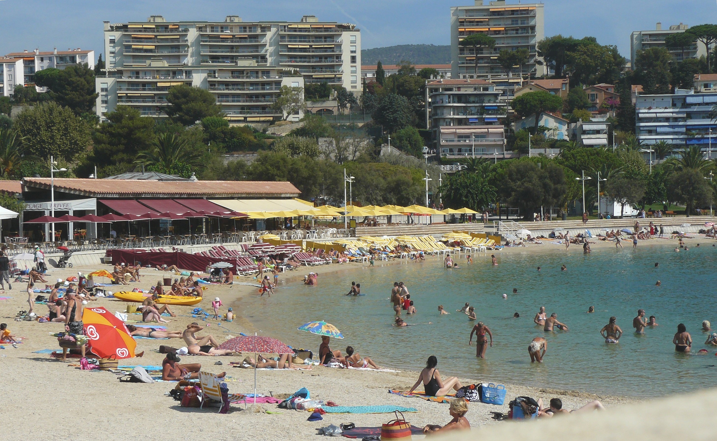 plages du mourillon a toulon.jpg?resize=412,275 - Paiement sans contact ou arnaque à la plage