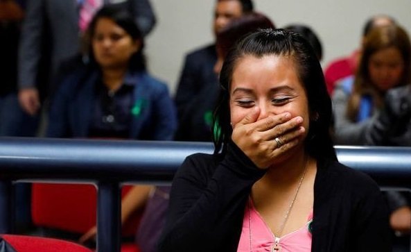 salvador.jpg?resize=1200,630 - Cette jeune femme risquait 30 ans de prison car au Salvador, perdre un enfant est considéré comme un "homicide aggravé"