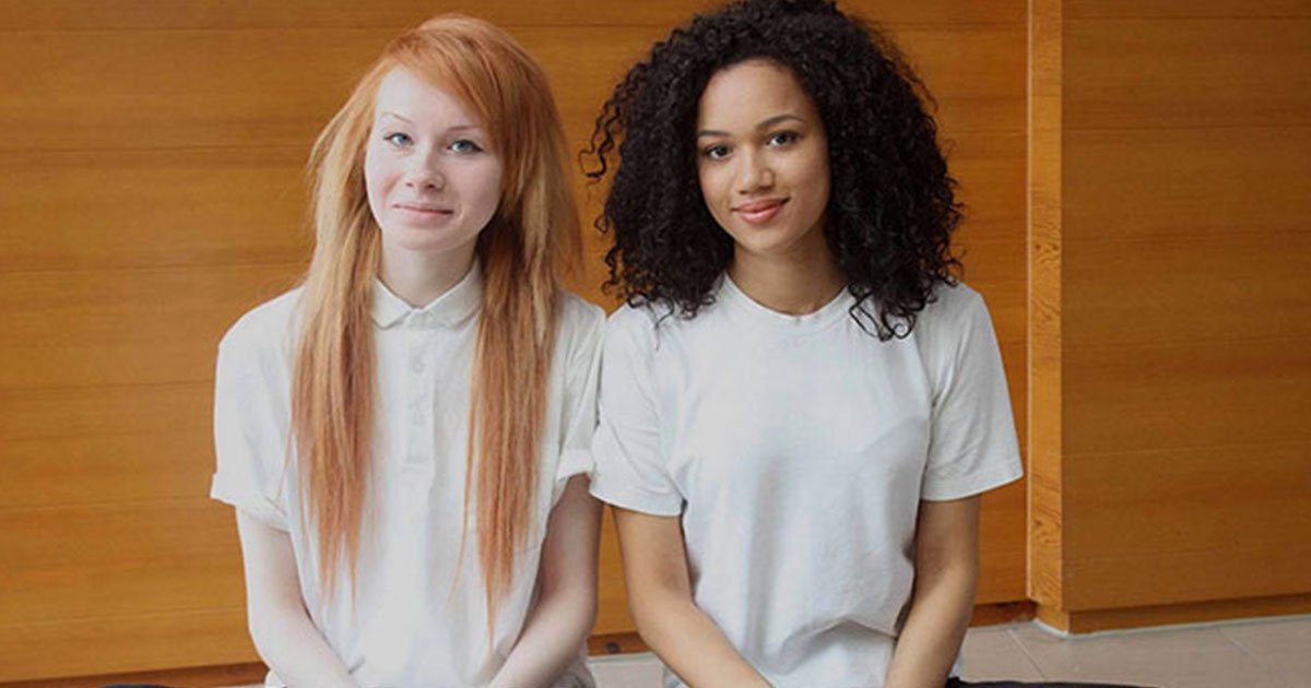 The twin sisters from Gloucester, UK are indeed biracial twins. 