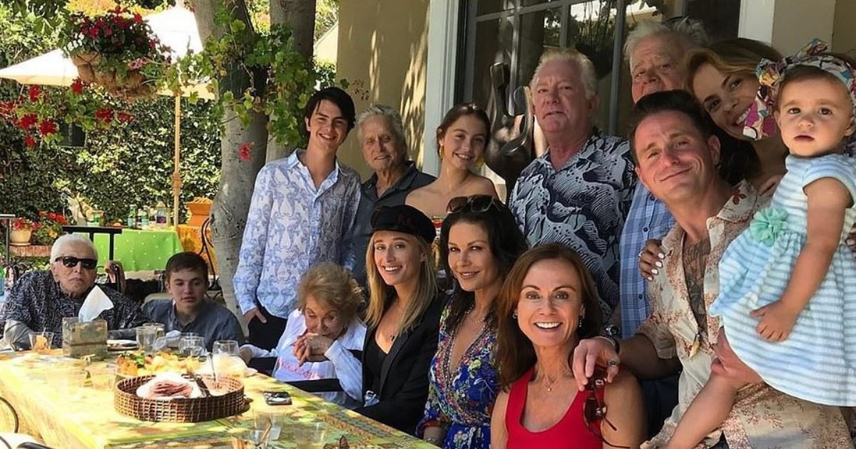 untitled design 56.png?fit=1024%2C538&ssl=1&strip=all - From Kirk Douglas To Baby Lua: Four Generations Of Douglas Family Pictured Together During Family Lunch