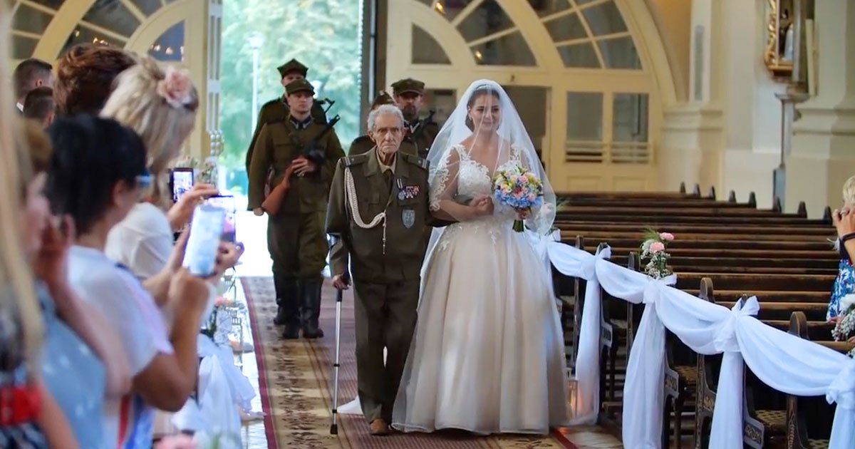 wwii granddad aisle.jpg?resize=1200,630 - WWII Veteran Hero Walked His Granddaughter Down The Aisle And Passed Away Two Days Later
