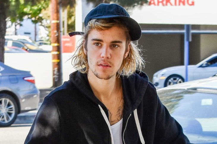 Las raras exigencias de los famosos; Justin Bieber despeinado y con gorra