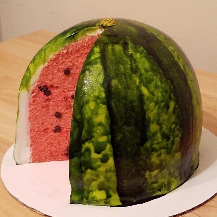 25 Cakes With Deceptive Looks That Left Us Thunderstruck