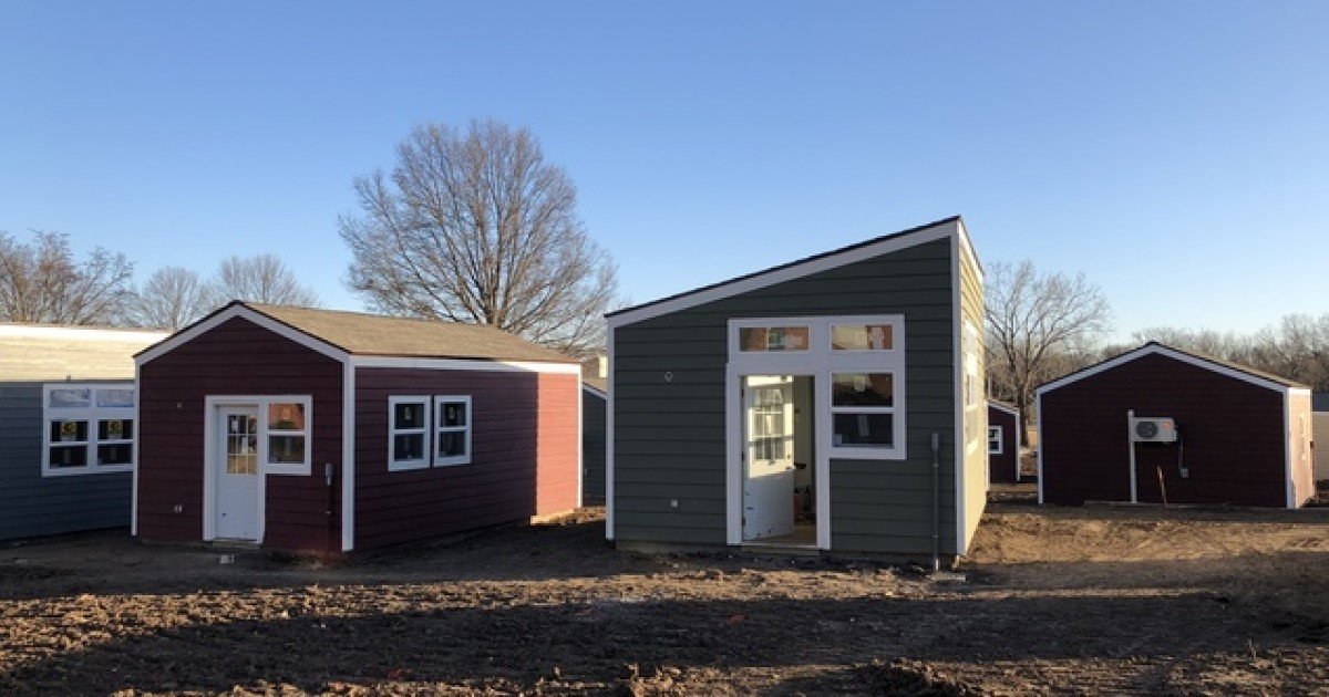 a 43.jpg?resize=412,275 - Volunteers Gathered Together To Build Tiny Homes For Homeless Veterans