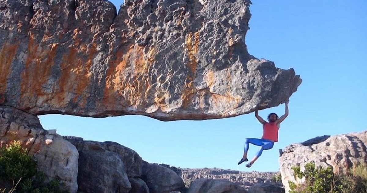 c3 3.jpg?resize=1200,630 - Un alpiniste escalade l'un des rochers les plus abrupt au monde en n'utilisant que ses mains
