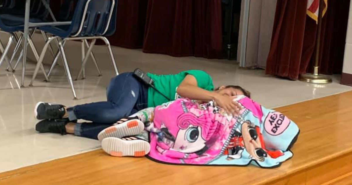custodian comforted a student with autism after seeing her lying down on the floor.jpg?resize=412,232 - Custodian Comforted A Student With Autism After Seeing Her Lying Down On The Floor