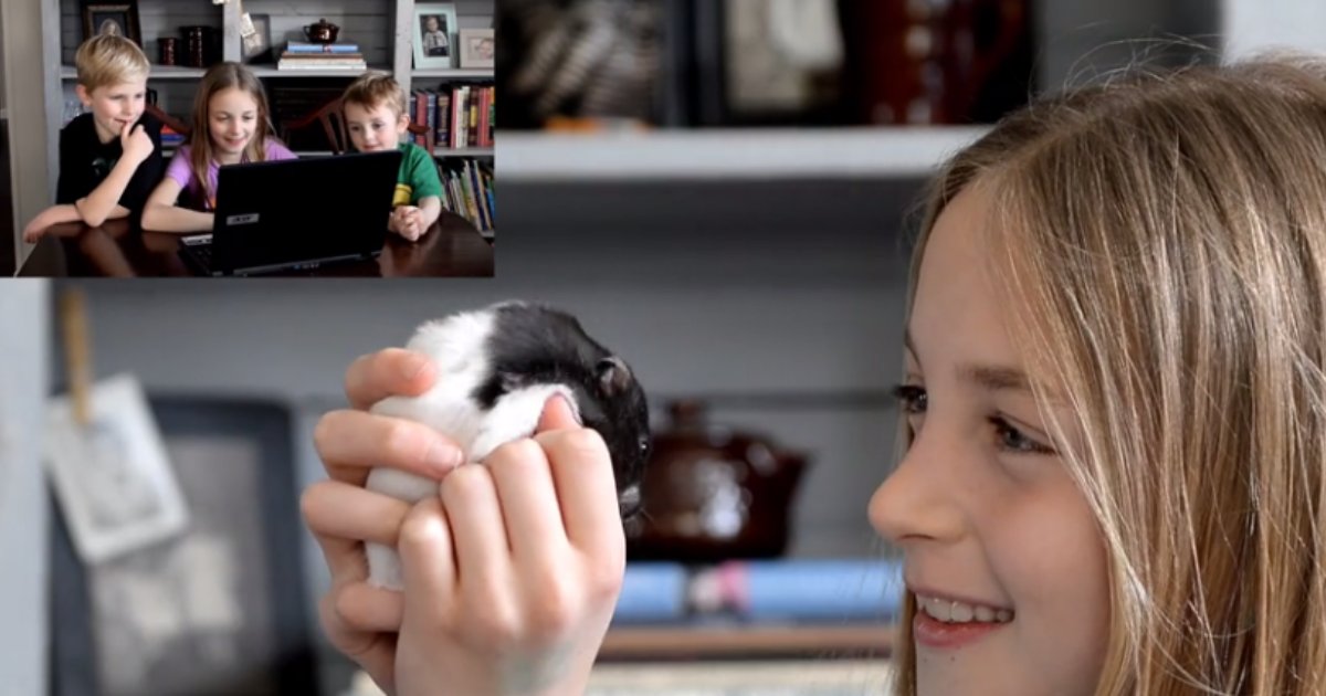 d2 4.png?resize=412,275 - Parents Cleverly Surprise Their 3 Kids With Sibling Announcement