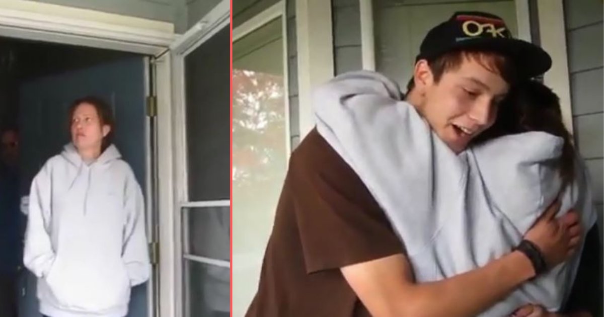 d4 6.png?resize=412,275 - Heartwarming Video of Mother Reuniting With Her Twins After 18 Years Apart