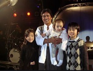 話題】松崎しげるの長女が美人過ぎ!「黒くない!」「こんな美しい娘が…」驚愕の声続出!! - Hachibachi
