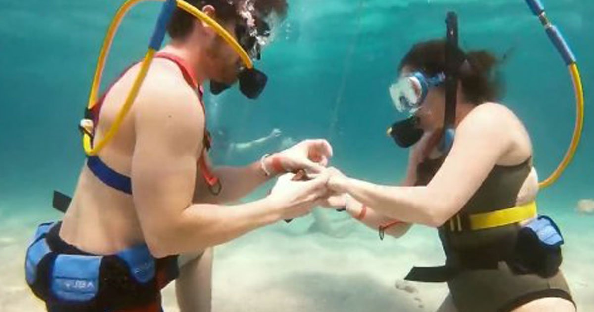 man proposes girlfriend under sea.jpg?resize=412,232 - Man Proposed His Girlfriend 30ft Under The Caribbean Sea With A Ring Hidden Inside A Tiny Treasure Chest