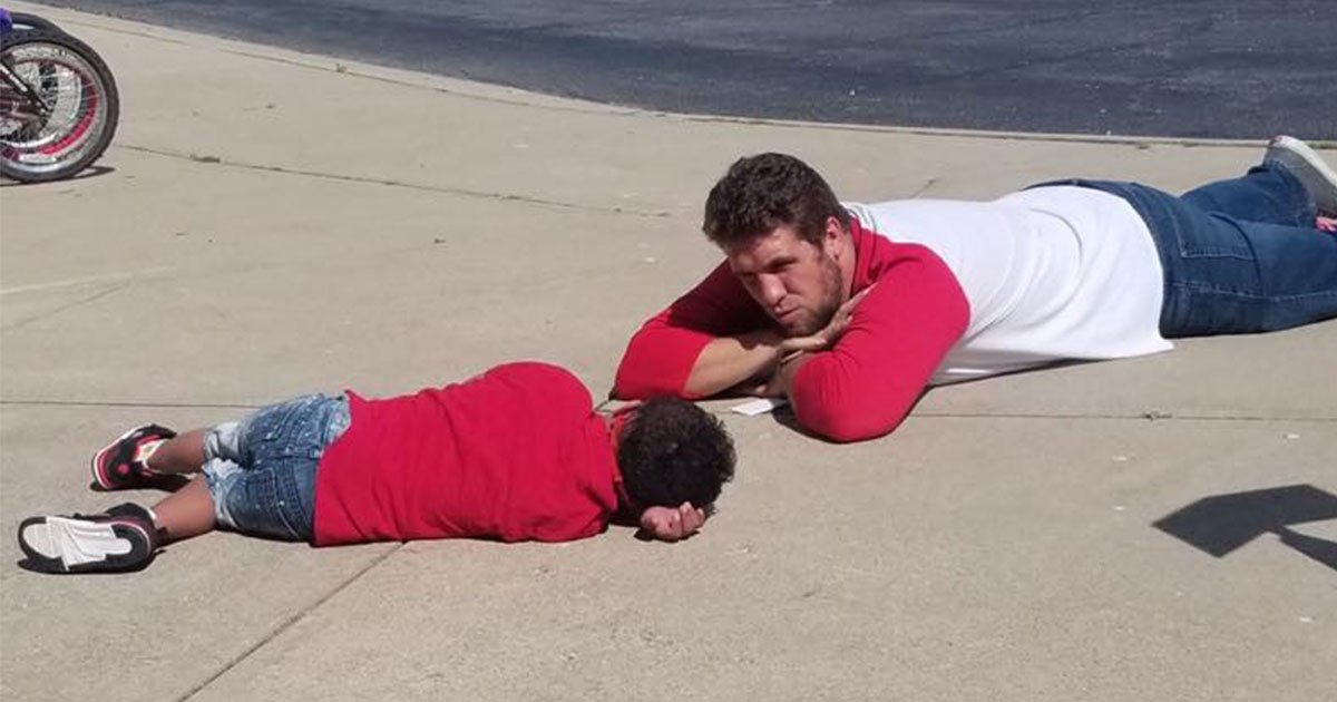 photo of assistant principal lying on the ground with an autistic boy is winning the internet.jpg?resize=412,232 - An Amazing Assistant Principal Decided To Lie Down On The Ground With The Upset Student