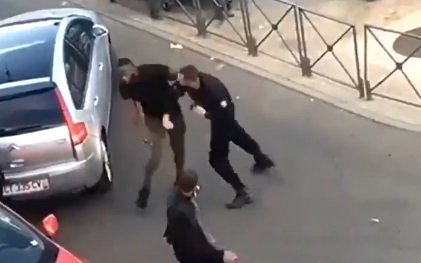 police 1.jpg?resize=412,275 - En banlieue parisienne, un policier médiateur en vient au main avec un médiateur!