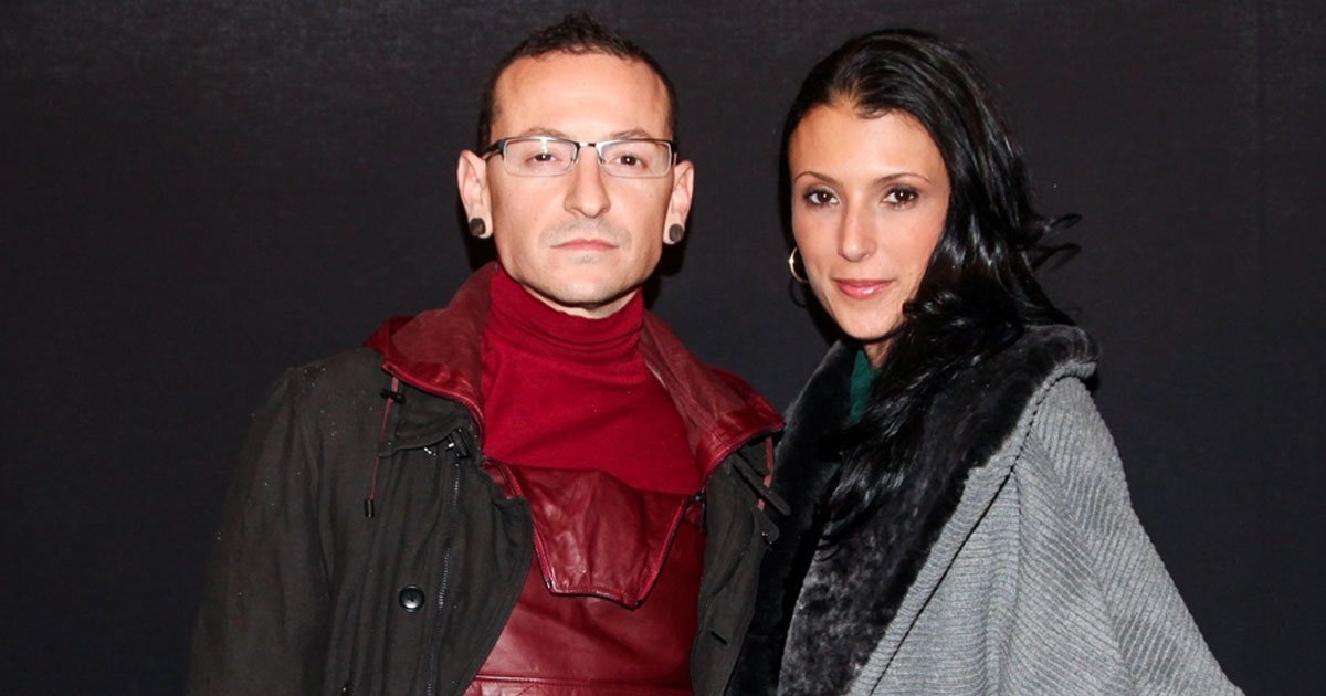 the late singer chester benningtons widow talinda announced her engagement 2 years after his demise.jpg?resize=1200,630 - Linkin Park Singer Chester Bennington’s Widow Talinda Announced Her Engagement