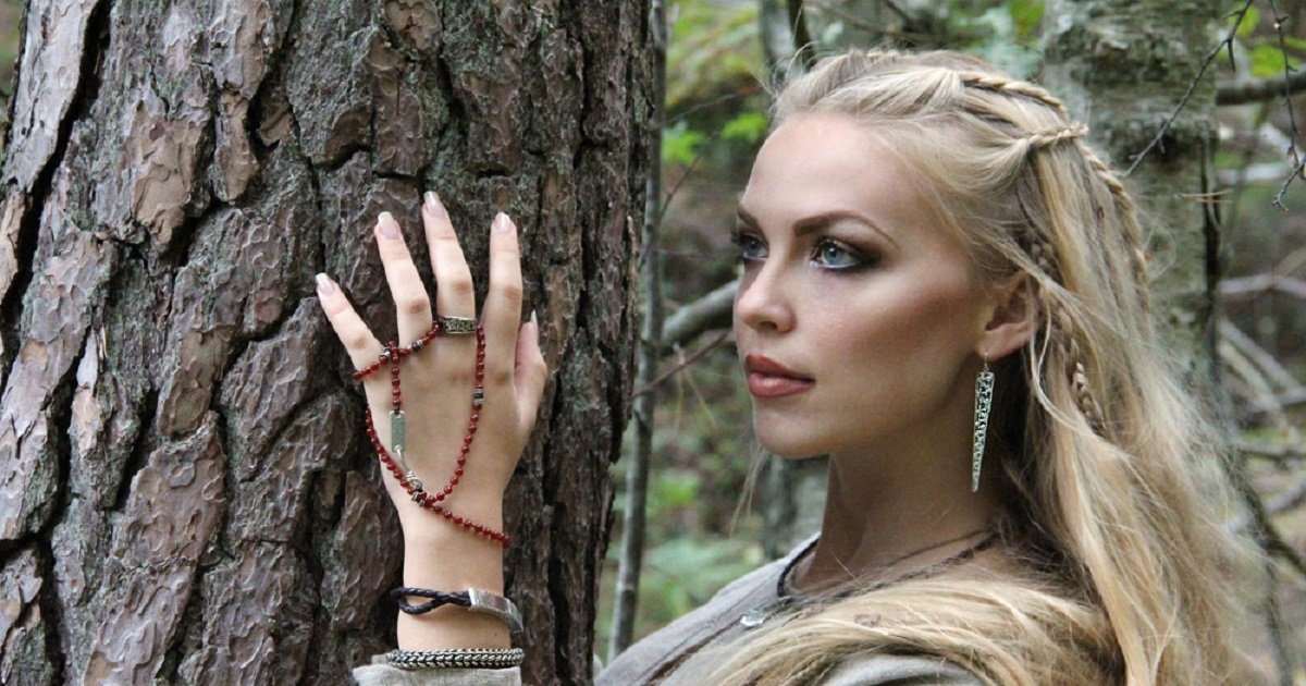 v3 1.jpg?resize=1200,630 - A Woman Dresses Up And Lives As The Modern-Day 'Viking Queen'