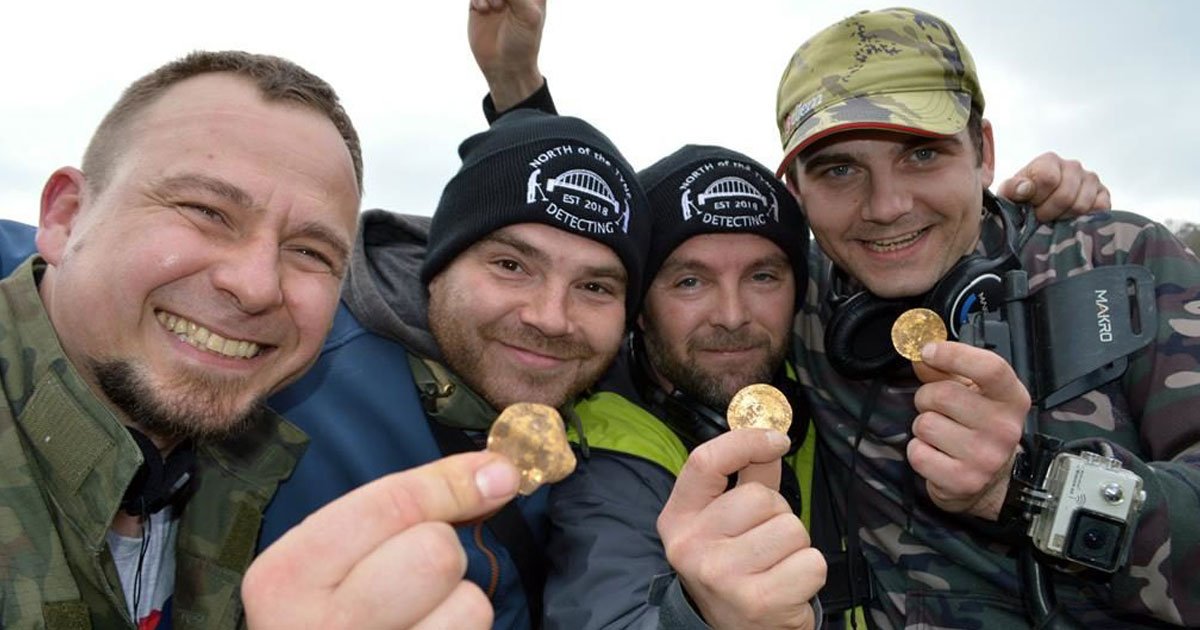 14th century rare coins found.jpg?resize=412,275 - Treasure Hunters Found 14th-Century Hoard Of 557 Rare Gold And Silver Coins Worth £150,000