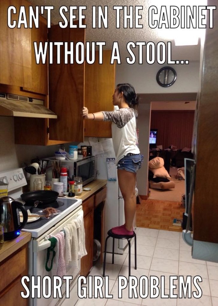 27 Photos That Show the Struggles Short People Have to Deal With Daily