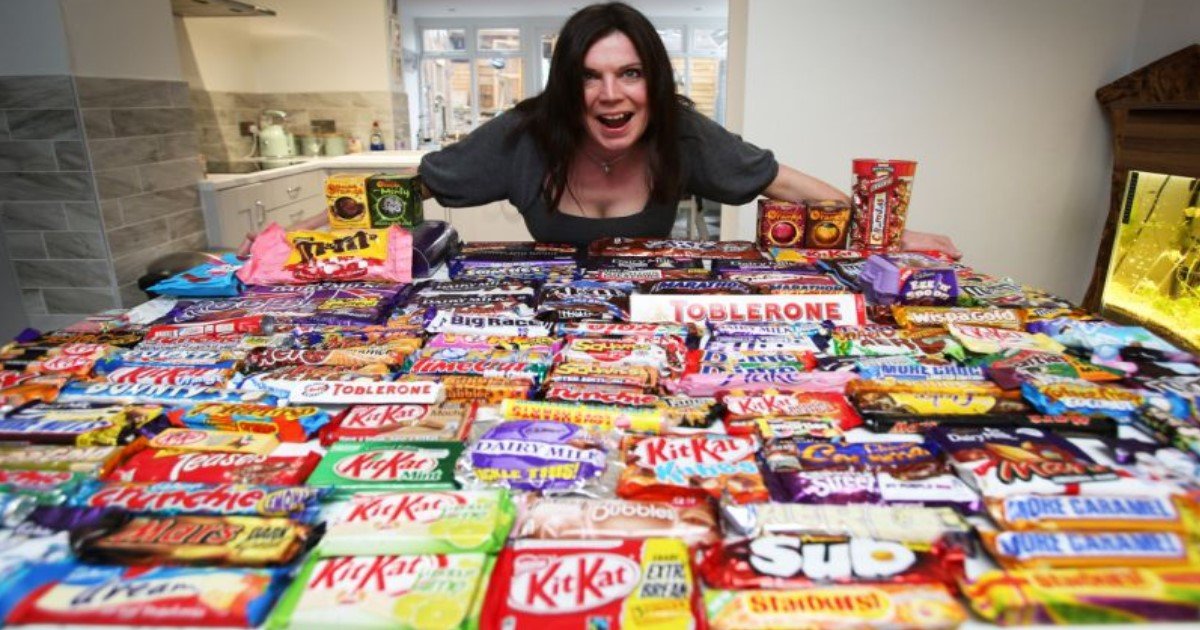 a 51.jpg?resize=1200,630 - Mom Revealed Her Limited-Edition Snack Collection That Includes A 37-Year-Old Snickers Bar