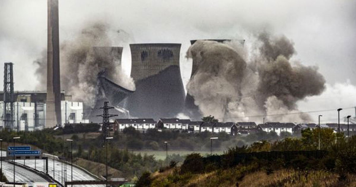 cooling towers.jpg?resize=412,275 - Thousands Gathered To Witness The Demolition Of Four Cooling Towers At The Ferrybridge Power Station