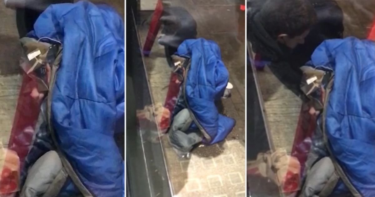d6.jpg?resize=412,275 - Student Films a ‘Beggar’ With a Phone and Two Tablets