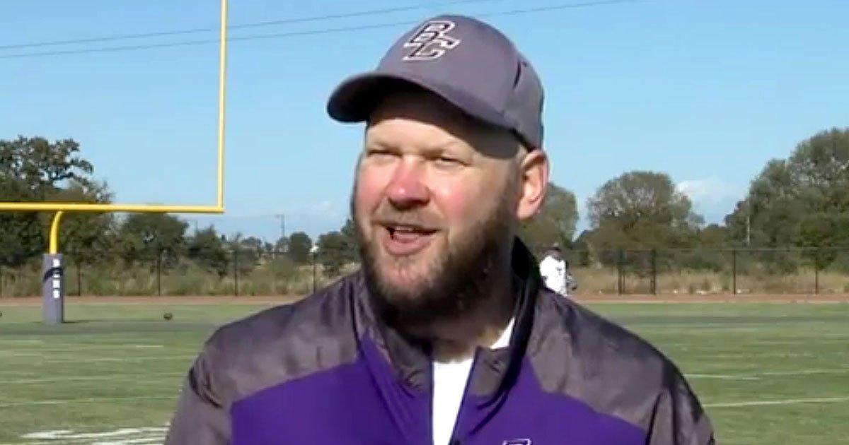 football coach lost legs and hand during medical procedure but still preaching positivity to his players and community.jpg?resize=412,275 - Football Coach Who Lost Both Legs And A Hand During A Medical Procedure Continues To Make People Smile With His Positivity