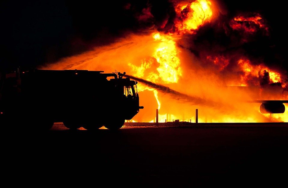 incendie.jpg?resize=412,275 - Lors de l'incendie de Rouen, ce sont 9.505 tonnes de produits qui sont partis en fumée