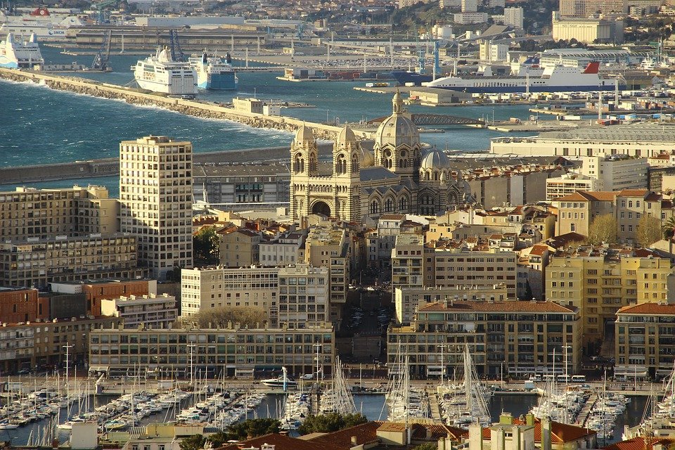 marseille.jpg?resize=412,275 - Un enfant de 10 ans est entre la vie et la mort après avoir été fauché à Marseille