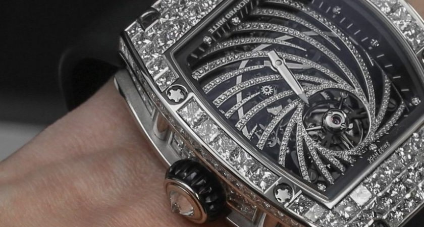 montre 1.jpg?resize=1200,630 - En plein Paris, un homme d'affaire s'est fait arracher sa montre à 800.000 euros