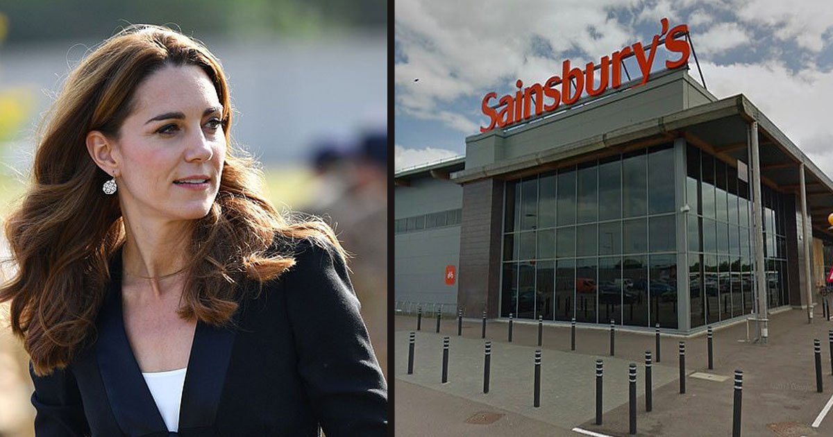 untitled 1 102.jpg?resize=412,275 - Kate Middleton Spotted In Self-Service Line Buying Halloween Costumes For George And Charlotte
