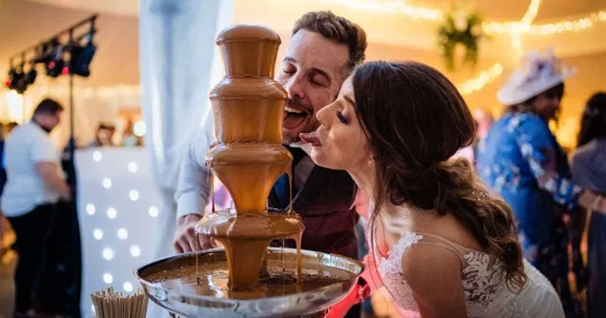 untitled 1 70.jpg?resize=412,275 - Biscuit Obsessed Couple Threw A Lotus Biscoff-Themed Wedding With A Fountain Filled With The Spread