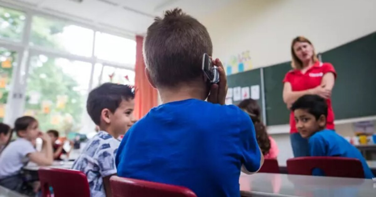 untitled design 45 1.png?resize=412,275 - Des écoles publiques ont décidé d'interdire les téléphones portables pour mieux capter l'attention des élèves