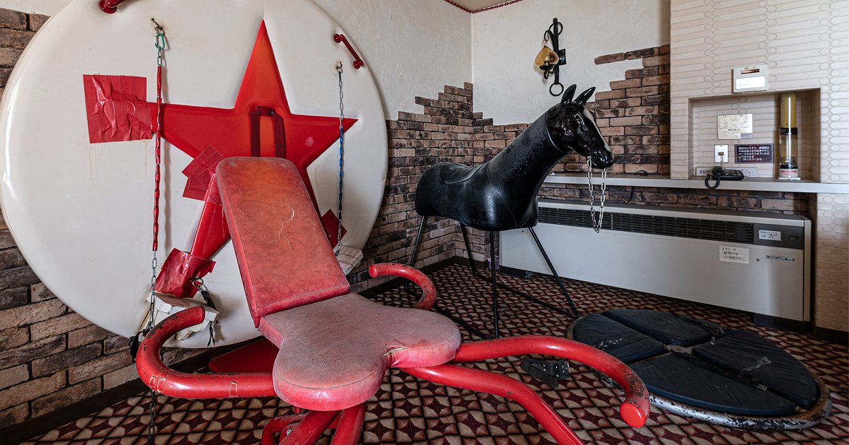 vvvv.jpg?resize=1200,630 - Dutch Explorer Finds An Astonishing Abandoned Love Motel And Reveals Insights