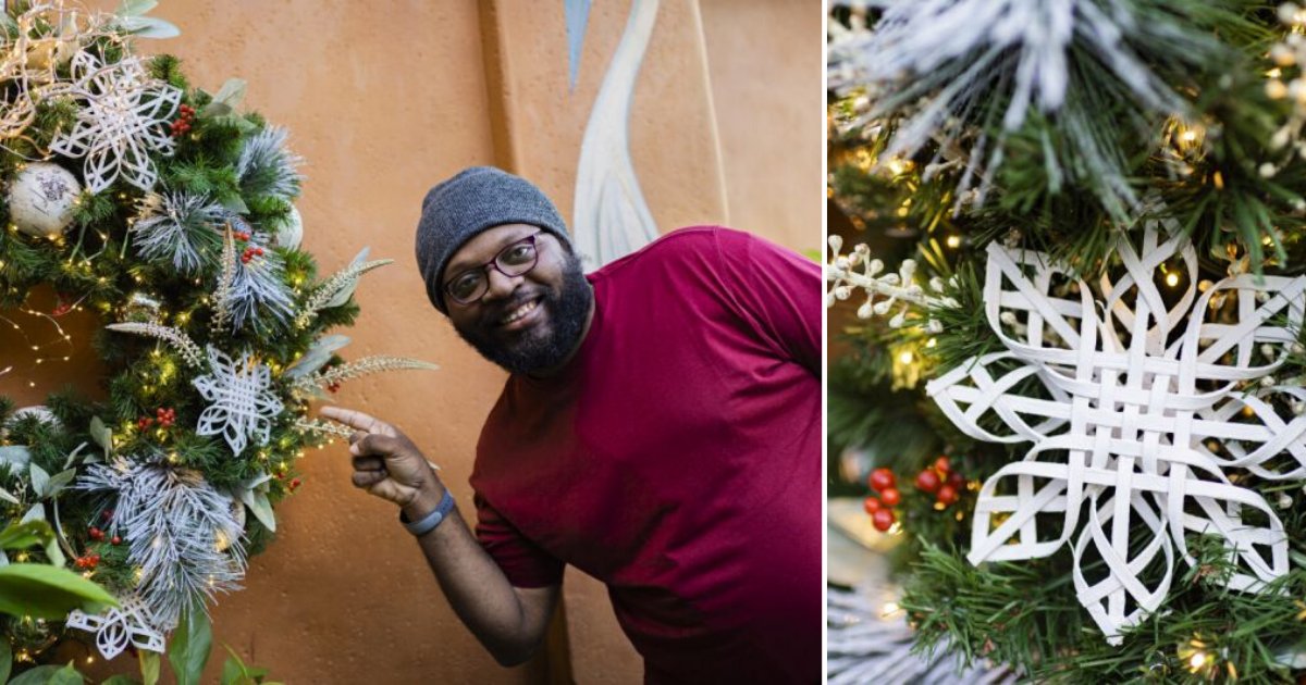 1 20.png?resize=412,275 - "Disabled Artists" Honor The Disney World’s Holiday by Joyful Decorations