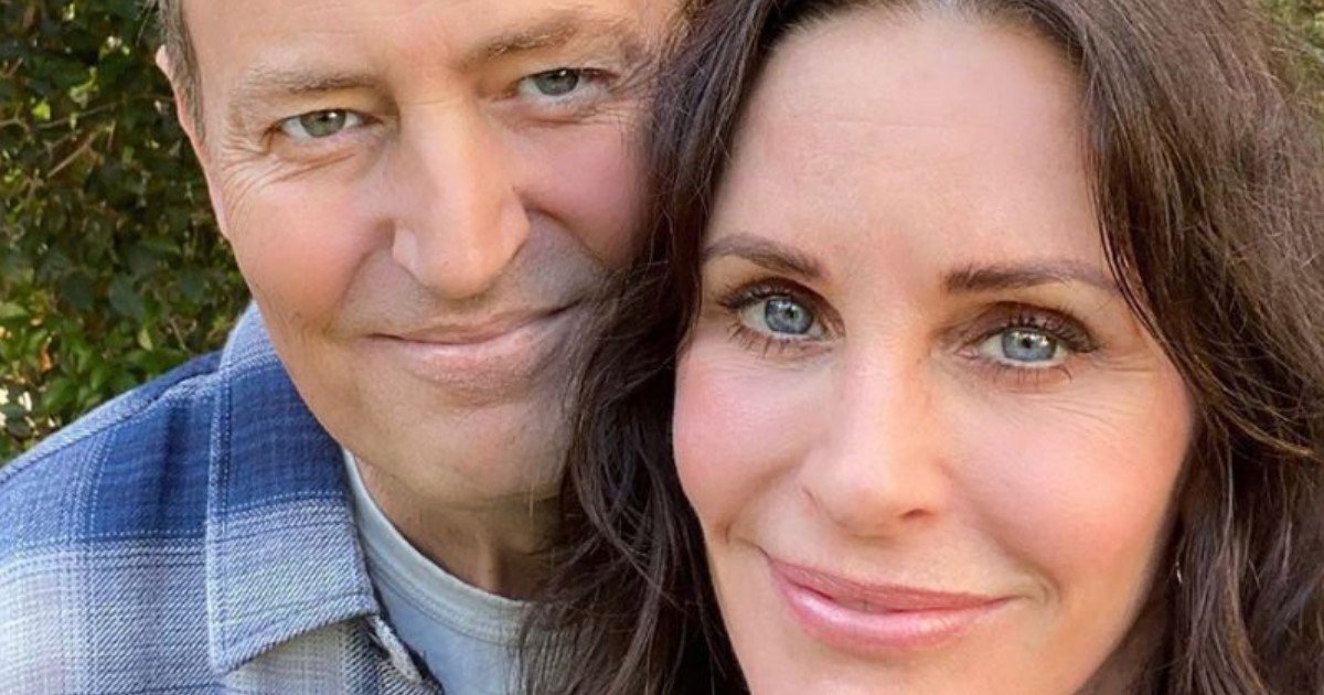 a 39.jpg?resize=1200,630 - Courteney Cox Shared Selfie With Friends Costar And TV Husband, Matthew Perry