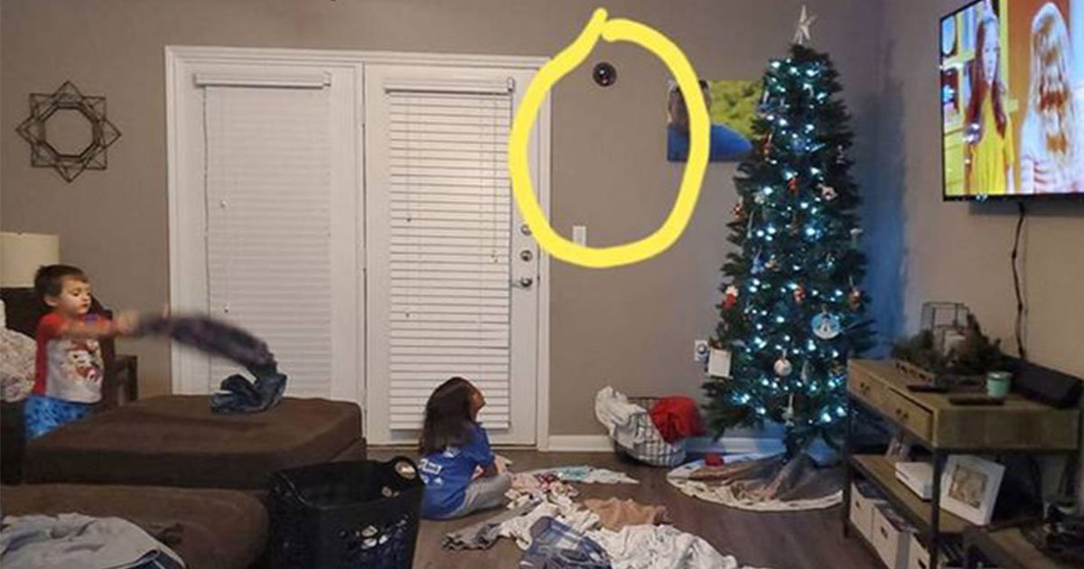 an ingenious mom installed fake cctv camera to make her kids behave themselves during christmas.jpg?resize=1200,630 - Une fausse caméra de vidéosurveillance pour que ces enfants se comportent bien avant Noël