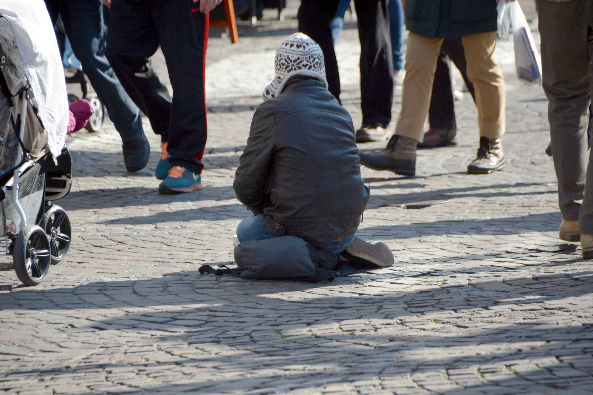 beggars 1233291 1920.jpg?resize=412,232 - En 2018, 612 SDF morts dans la rue ont été recensés dont la majorité avait moins de 50 ans