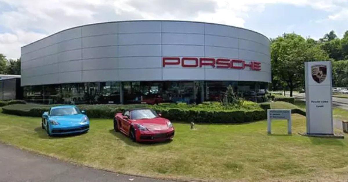 crash6.png?resize=1200,630 - Un futur acheteur a eu un accident avec une Porsche à 230 000 € lors d'un essai routier à quelques minutes seulement du showroom