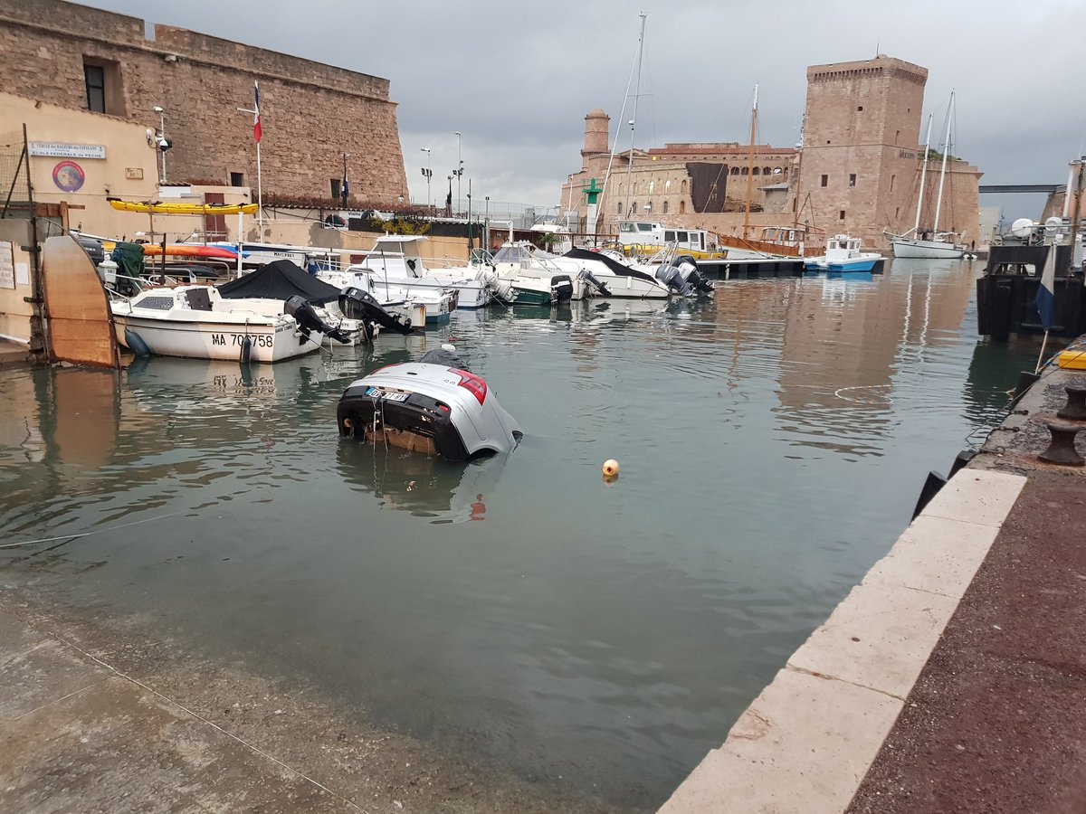 ejwkmsgxsaavazd.jpg?resize=1200,630 - Une voiture finit dans le port de Marseille : le conducteur avait suivi son GPS