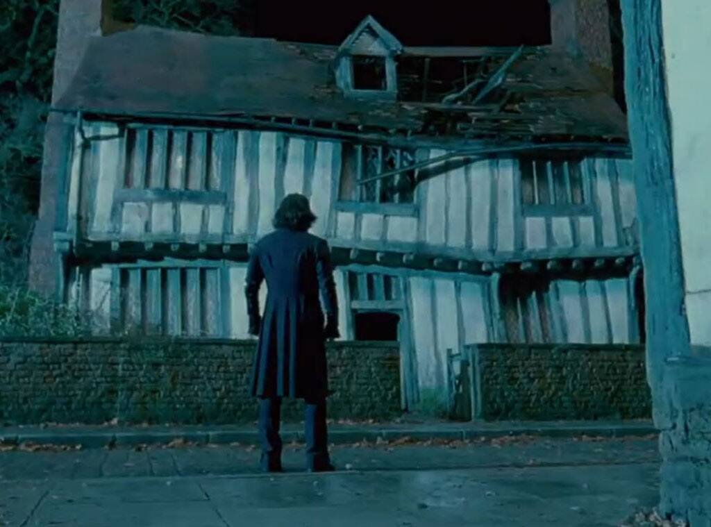 eonline.jpg?resize=1200,630 - La maison de Godric's Hollow des Potter est en location sur Airbnb