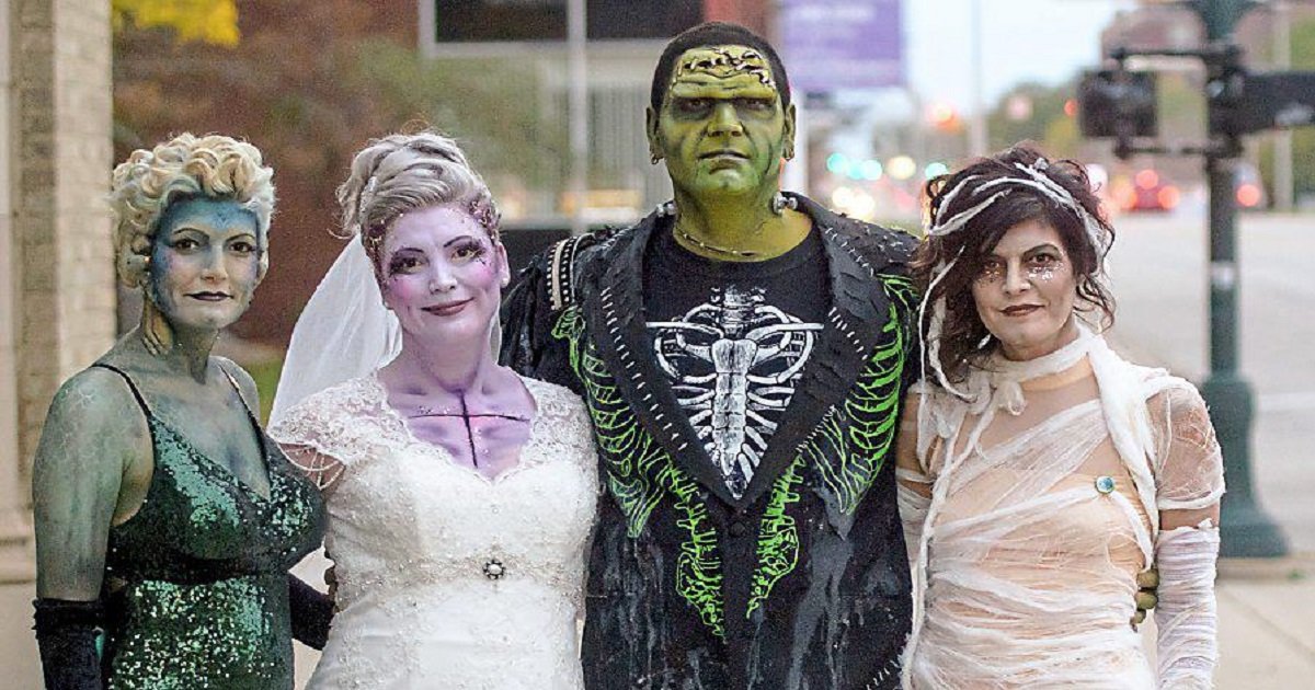 h3.jpg?resize=412,275 - Halloween-Loving Couple Dressed Up As Frankenstein and His Bride For Their Monster-Themed Wedding