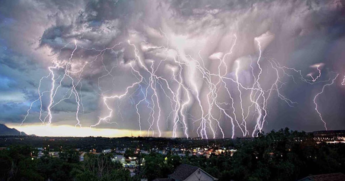 lighting strike took the life of 6 people who had gathered to attend a funeral in northern uganda.jpg?resize=412,275 - La foudre a pris la vie de 6 personnes qui assistait à des funérailles