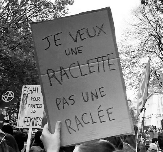 manif2.jpg?resize=412,275 - Marche #NousToutes: Découvrez notre sélection des meilleures banderoles vues dans les rues