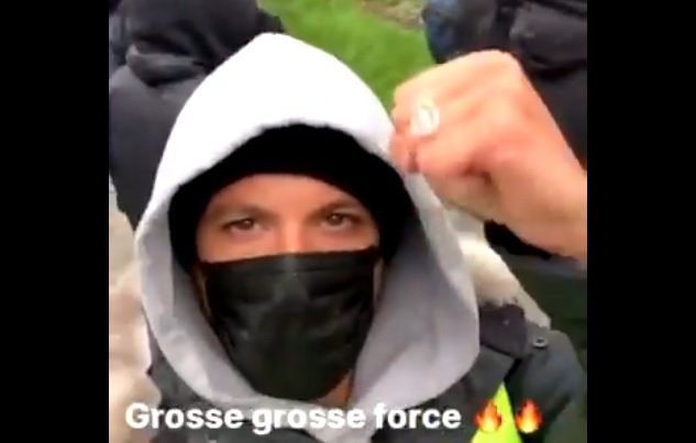 nekfeu.jpg?resize=412,275 - Pour le 1er anniversaire des "gilets jaunes", Nekfeu s'est joint à la manifestation de Paris