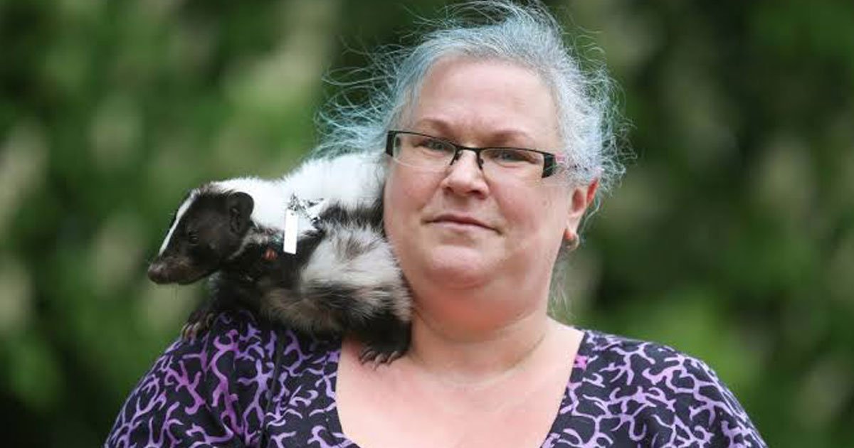 nurse skunks depression.jpg?resize=1200,630 - Woman Coping With Anxiety And Depression With The Help Of Her Pet Skunks