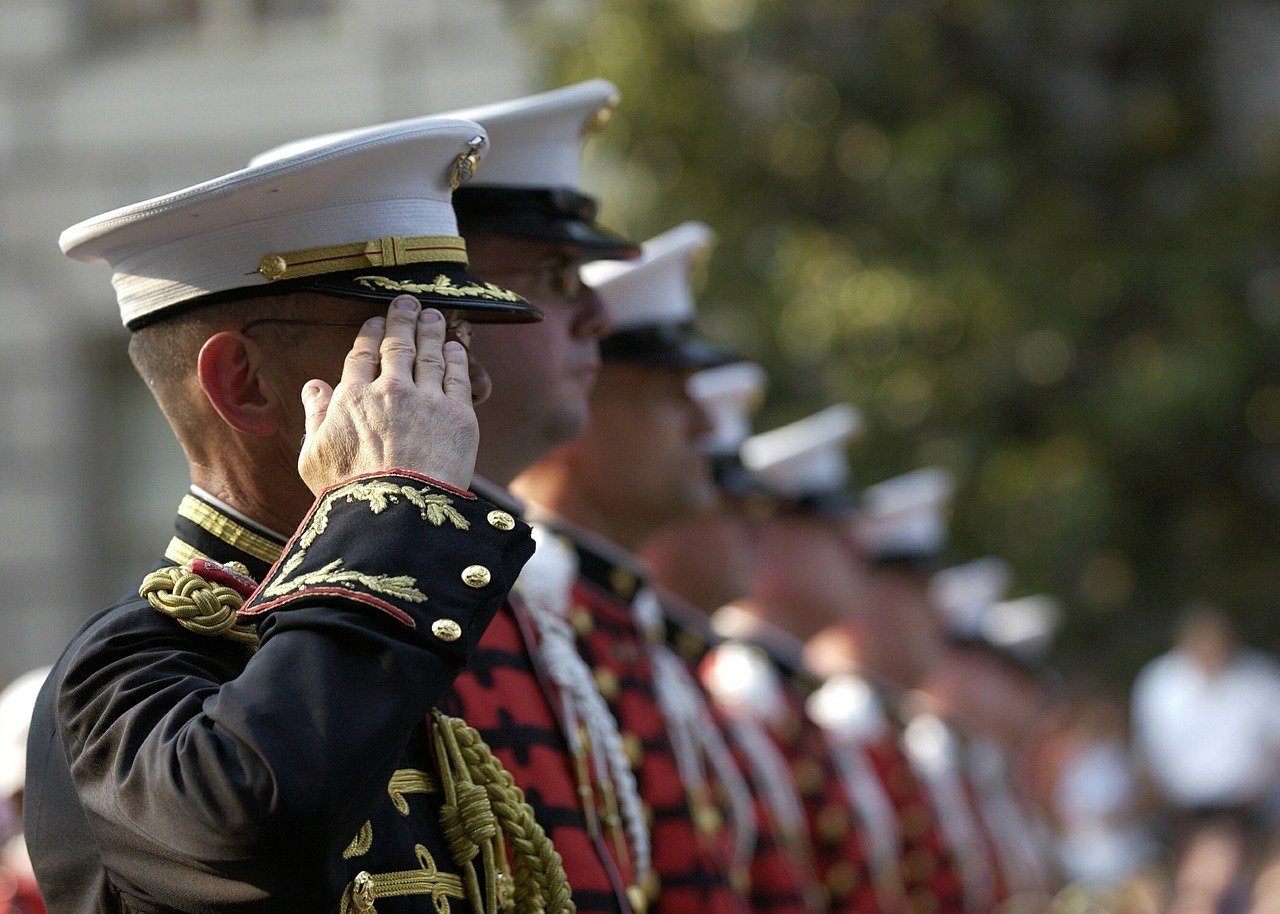 soldiers 559761 1280.jpg?resize=412,275 - Lors de la cérémonie du 11 Novembre, des veuves de soldats morts en mission, ont fait des témoignages touchants