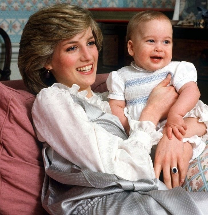 15+ Photos Showing the Love Princess Diana Gave to Prince William and Prince Harry