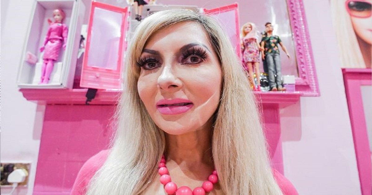 b3 5.jpg?resize=412,275 - Woman Underwent 100 Surgeries In Her Quest To Become A Barbie